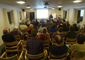 Fr�samlerne fordyber sig i fr�politik fredag aften
