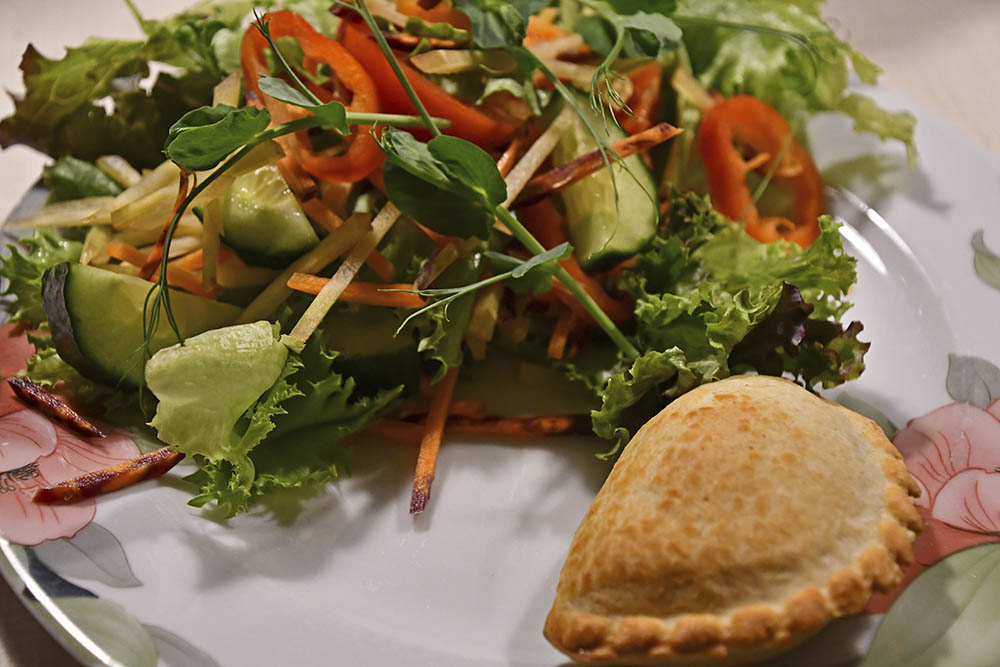 Guler�dder julienne i blandet salat