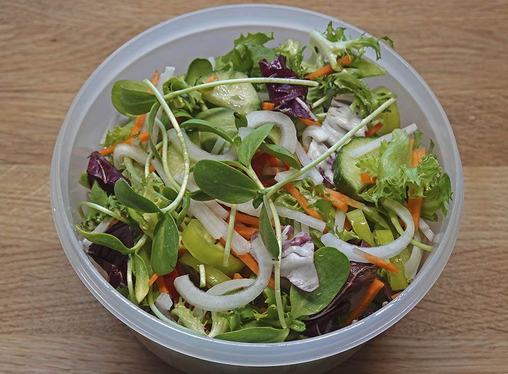 Solsikke mikrogr�nt i blandet salat