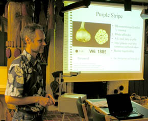 S�ren fort�ller om hvidl�g