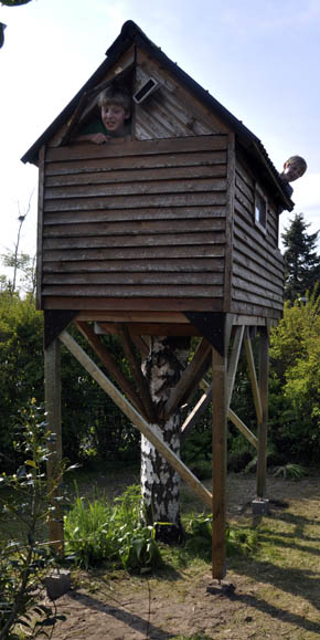 Huset i tr�et har f�et ben.